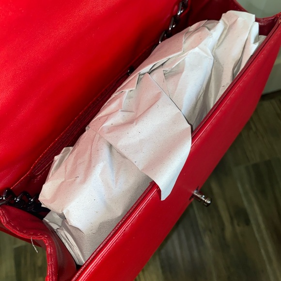 Luxury Diamond Pattern Handbag - Picture 4 of 4